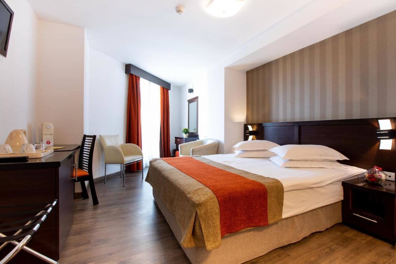 Отель Hotel Duke Armeneasca - Ex Tempo Бухарест-15