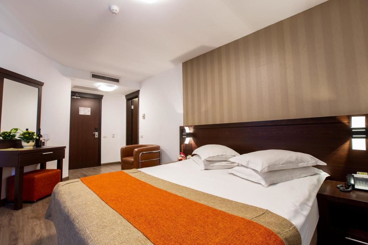 Отель Hotel Duke Armeneasca - Ex Tempo Бухарест-40