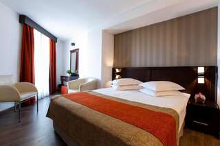 Отель Hotel Duke Armeneasca - Ex Tempo Бухарест Двухместный номер с 1 кроватью и балконом-5