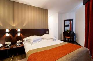 Отель Hotel Duke Armeneasca - Ex Tempo Бухарест Двухместный номер с 1 кроватью и балконом-10