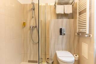 Отель Hotel Duke Armeneasca - Ex Tempo Бухарест Двухместный номер с 1 кроватью и балконом-11