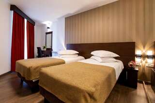 Отель Hotel Duke Armeneasca - Ex Tempo Бухарест Двухместный номер с 2 отдельными кроватями и балконом-3