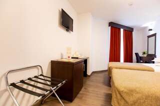 Отель Hotel Duke Armeneasca - Ex Tempo Бухарест Двухместный номер с 2 отдельными кроватями и балконом-4