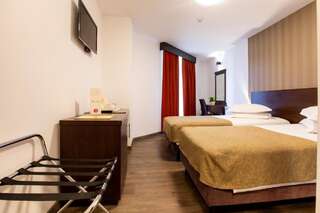 Отель Hotel Duke Armeneasca - Ex Tempo Бухарест Двухместный номер с 2 отдельными кроватями и балконом-5