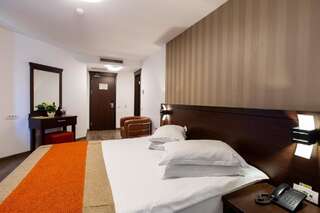 Отель Hotel Duke Armeneasca - Ex Tempo Бухарест Двухместный номер с 1 кроватью и террасой-10