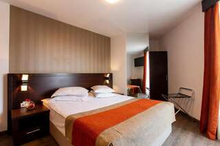 Отель Hotel Duke Armeneasca - Ex Tempo Бухарест Двухместный номер с 1 кроватью и террасой-12
