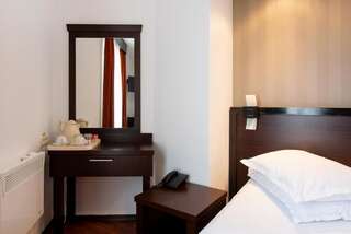 Отель Hotel Duke Armeneasca - Ex Tempo Бухарест Двухместный номер с 1 кроватью и балконом-13