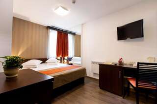 Отель Hotel Duke Armeneasca - Ex Tempo Бухарест Двухместный номер эконом-класса с 1 кроватью-9