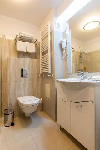 Отель Hotel Duke Armeneasca - Ex Tempo Бухарест-6